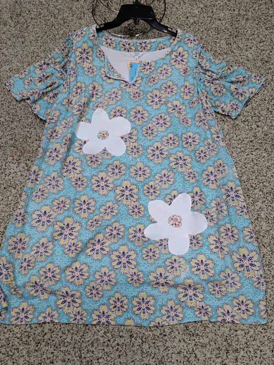 crown & ivy Dresses & Skirts - 3986 Crown & Ivy Turquoise Floral Short Sleeve Top with Yellow and White Accents